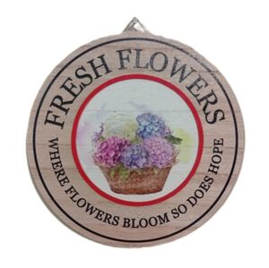 Floral Wall Decor with Fresh Flowers Design